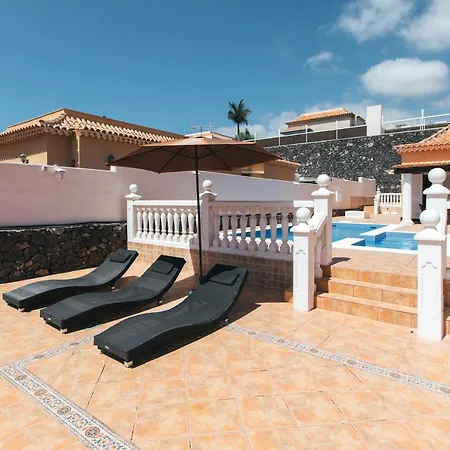 Villa Classic Villa: Luxe, Private Pool & Prime Location Adeje
