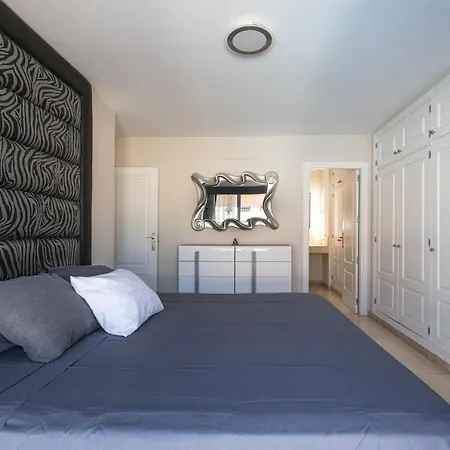 Classic Villa: Luxe, Private Pool & Prime Location Villa Adeje