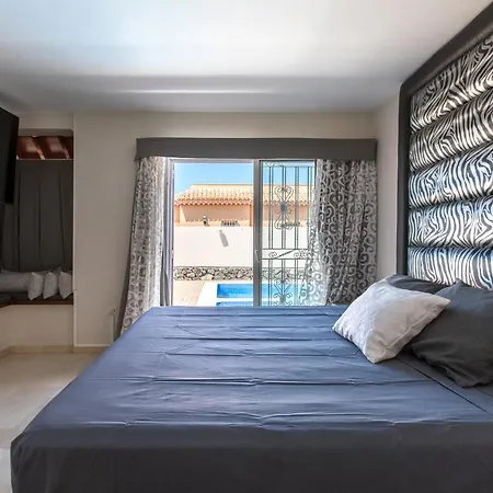 Villa Classic Villa: Luxe, Private Pool & Prime Location